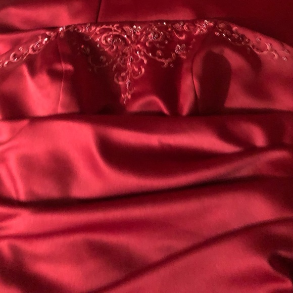 David’s Bridal Candy Apple Red Formal Size 4 - Picture 2 of 3